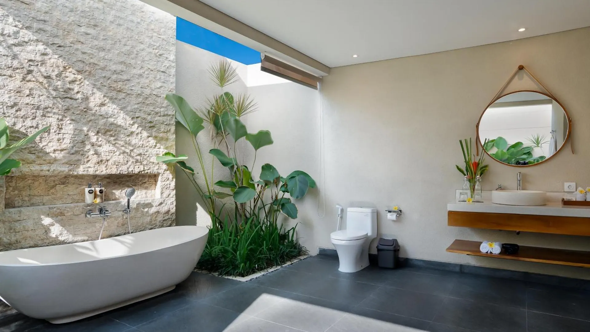 Fenosa Seminyak Villas By Nagisa Bali
