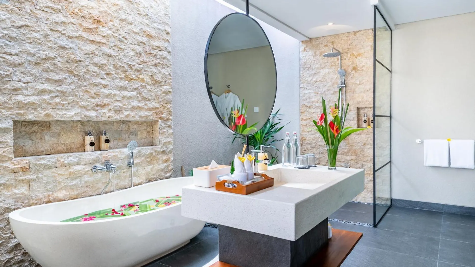 Fenosa Seminyak Villas By Nagisa Bali